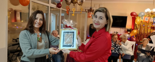 Andrzejkowa fotorelacja: tradycje, zabawa i  niespożyta energia naszych seniorów. 