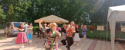 Muzyka i taniec łączą seniorów